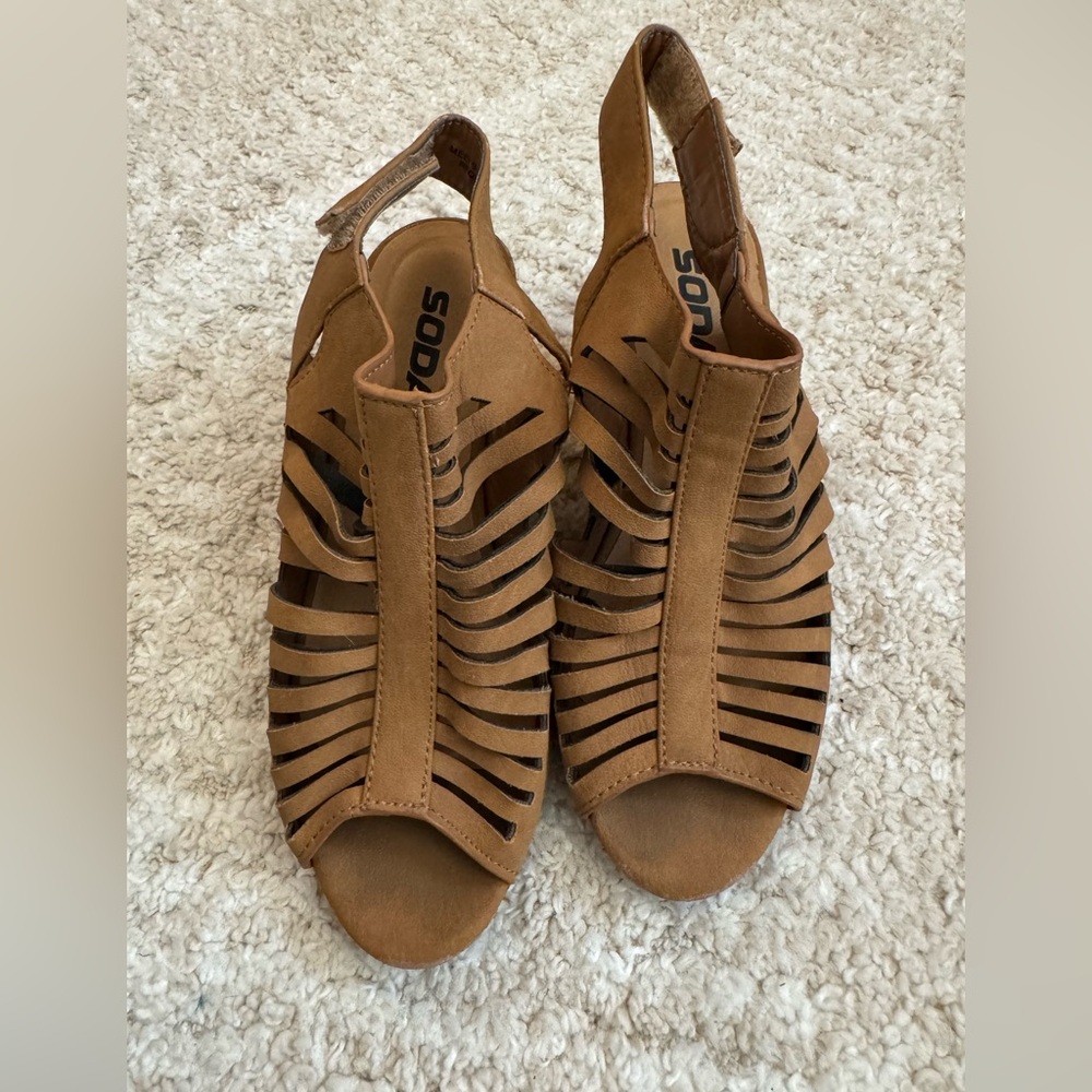 Soda girls cut out wedge heel sandals - approx size 13 - Picture 4 of 7